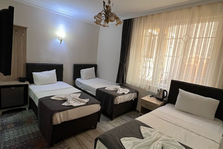 Room 10 of 20
