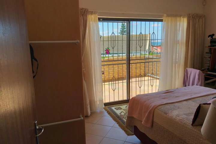 Room 2 of 10