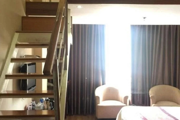 Room 3 of 10