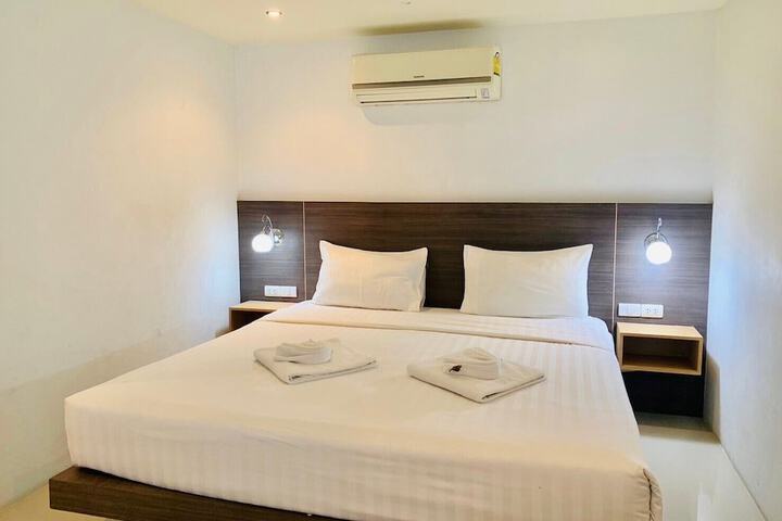 Room 26 of 164