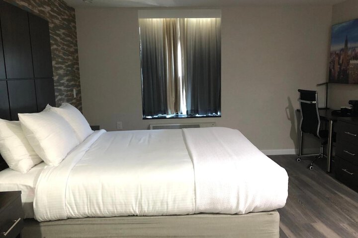 Room 9 of 35