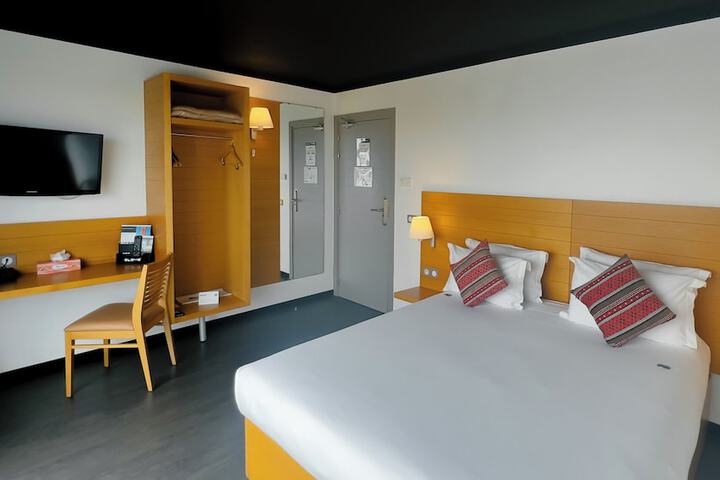 Room 12 of 74