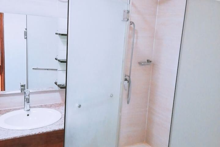 Room 8 of 12