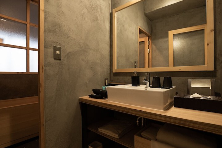 Room 28 of 54