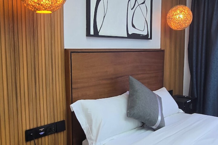 Room 5 of 61