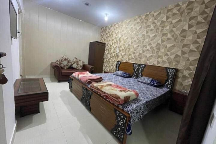 Room 5 of 14