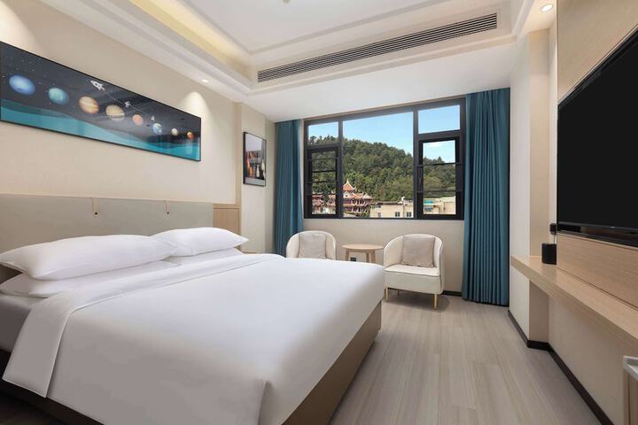 Room 7 of 16