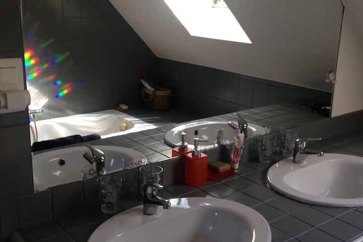 Room 5 of 7