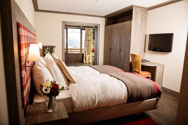 Room 6 of 42