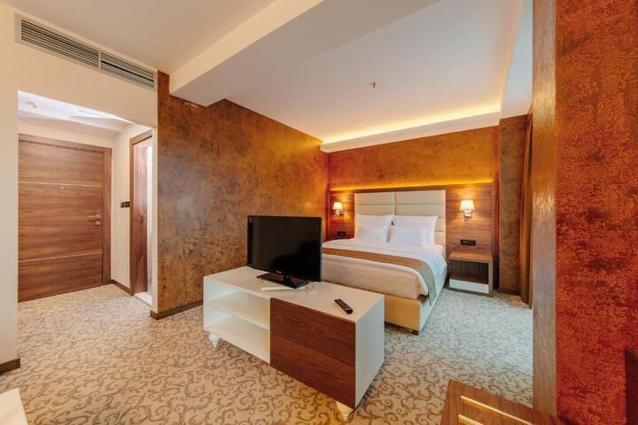 Room 6 of 46