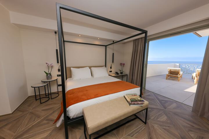 Room 6 of 42
