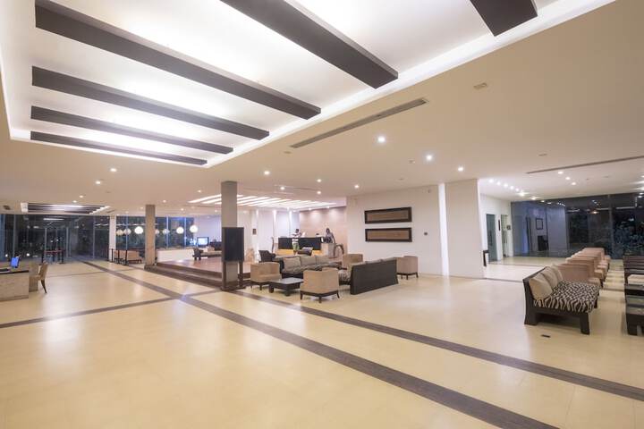 Entrance & Lobby