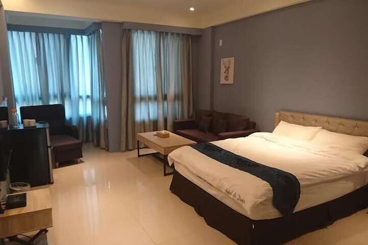 Room 15 of 19