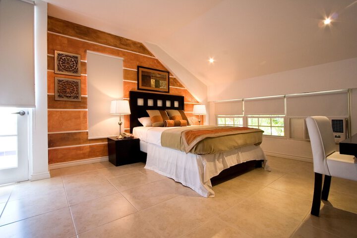 Room 3 of 33
