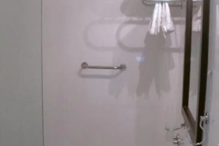 Room 7 of 17