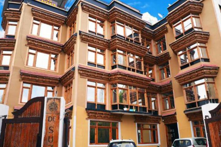 Hotel DE Suzain-Leh
