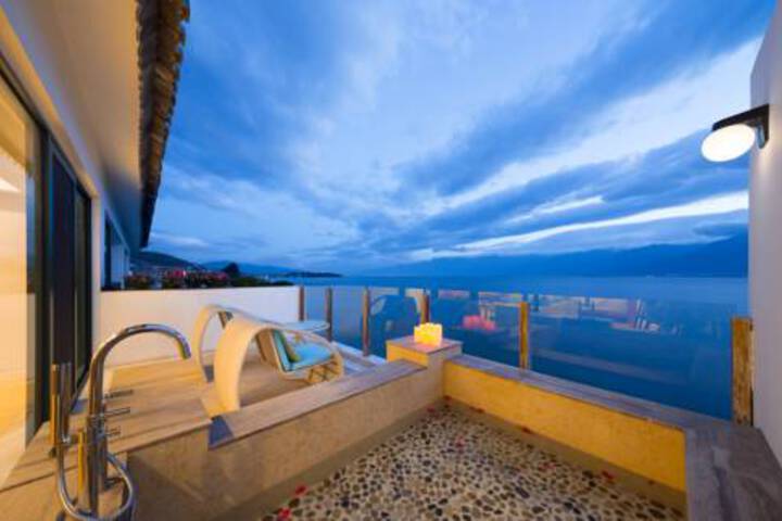 Dali Sealily Erhai Peninsula Honeymoon Boutique Hotel