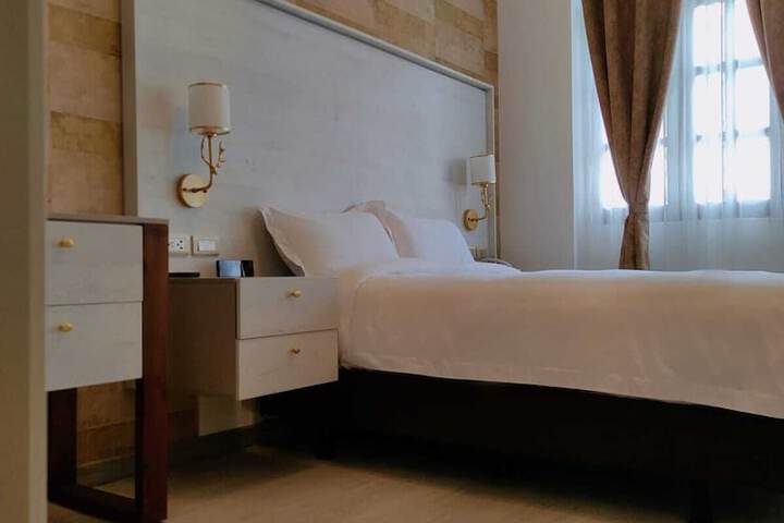 Room 12 of 90