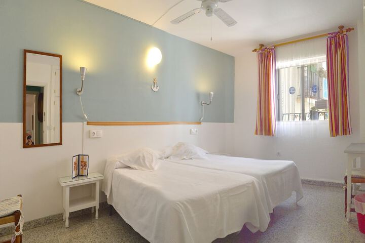 Room 8 of 48