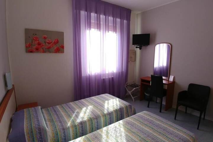 Room 12 of 38