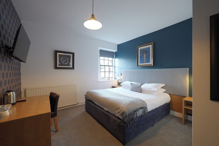 Room 9 of 17