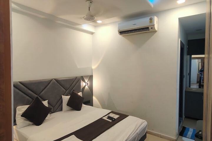 Room 8 of 20