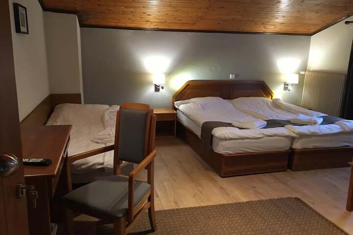 Room 3 of 32