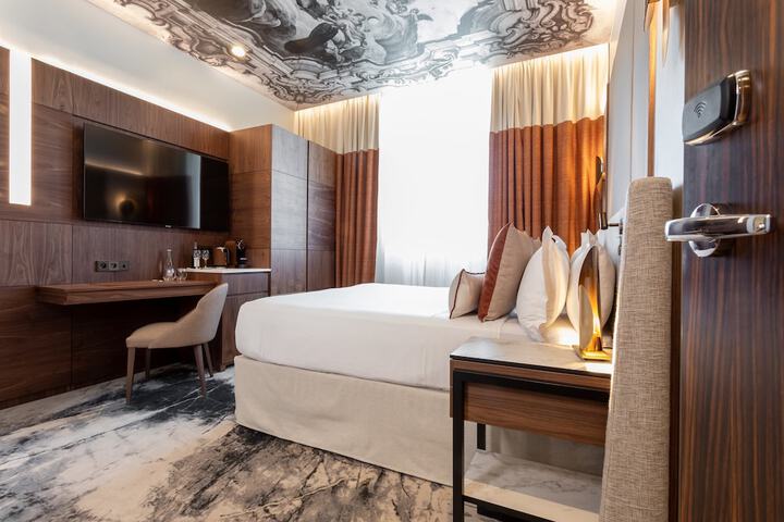 Room 25 of 118