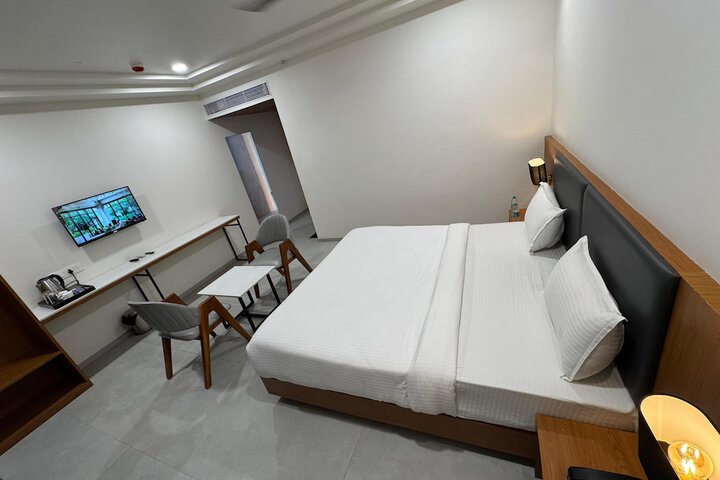 Room 10 of 12