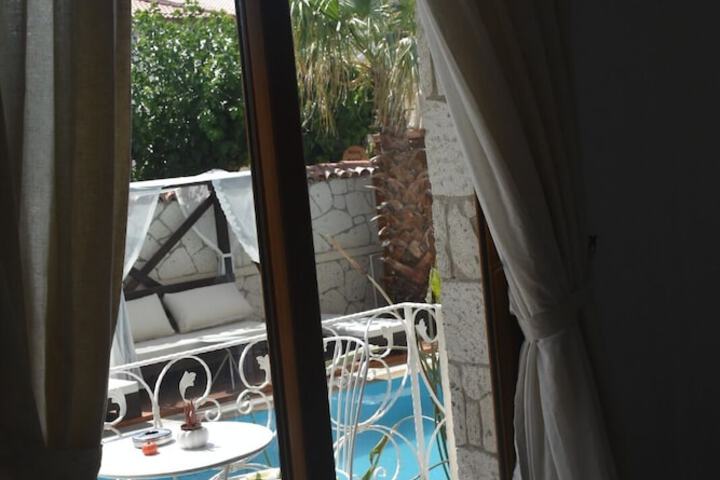 Room 2 of 31