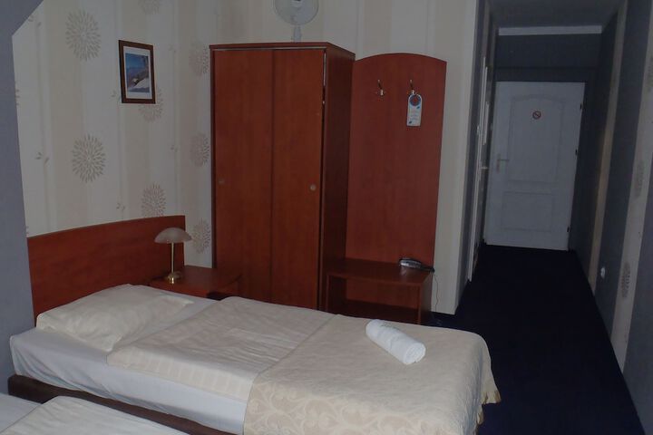 Room 16 of 52