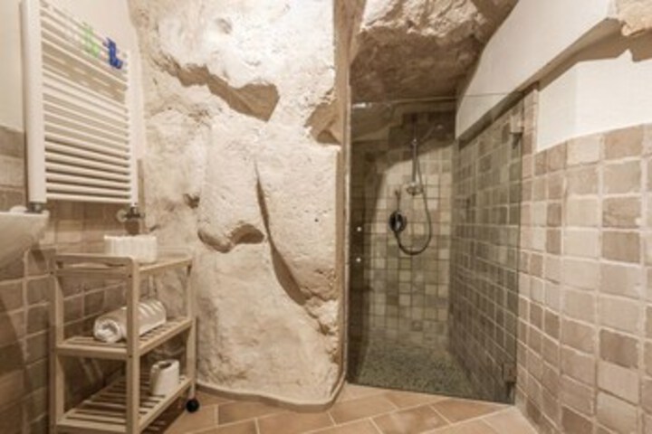 Room 4 of 43