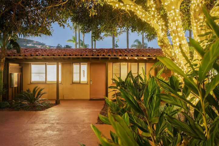 Hotel Exterior 99 of 106