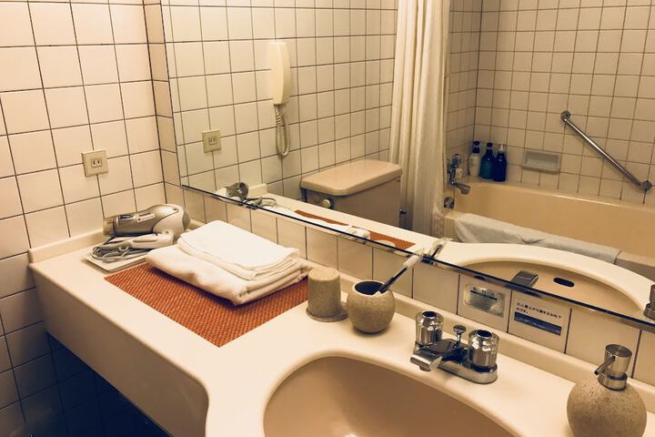 Room 12 of 26
