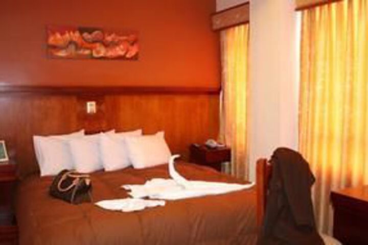 Room 6 of 12