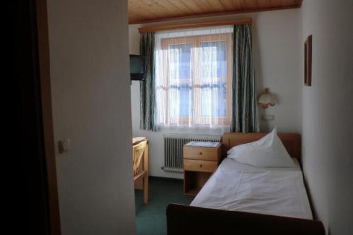 Room 31 of 32
