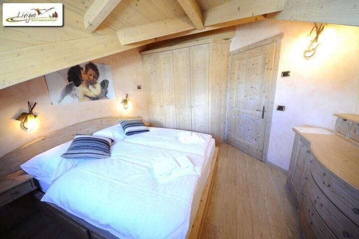 Room 2 of 45