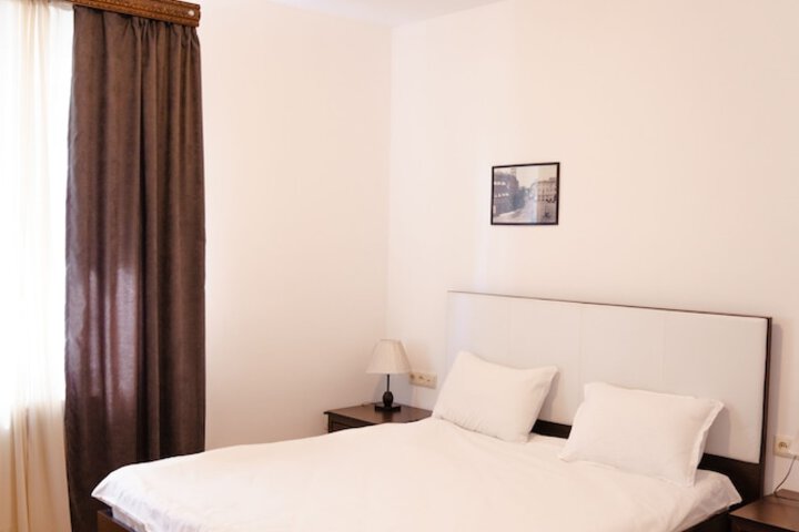 Room 12 of 20