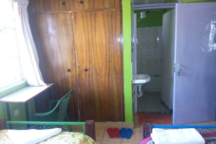 Room 13 of 31