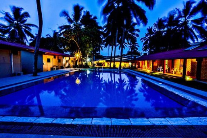 Pool Hotel
