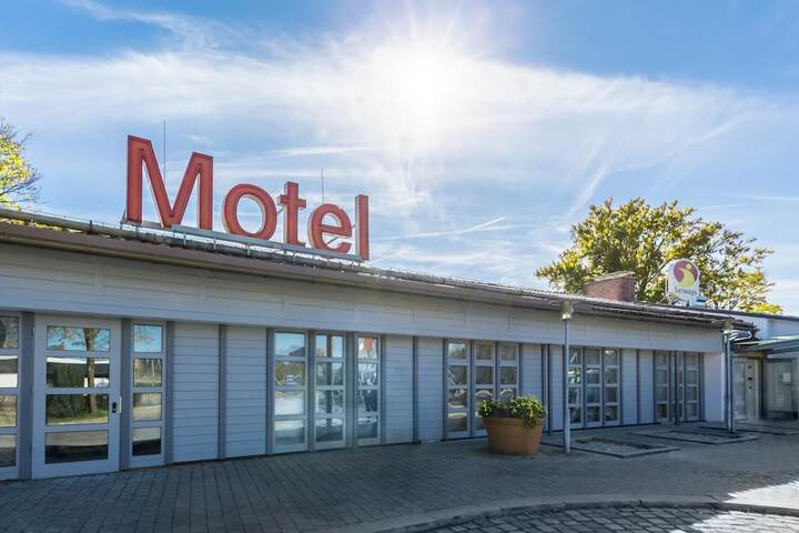 Hotel 77 of 93
