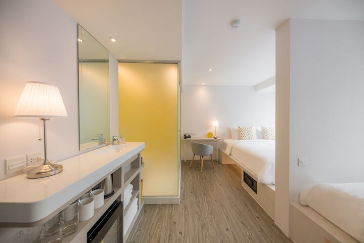 Room 10 of 25