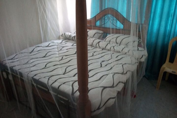 Room 9 of 13