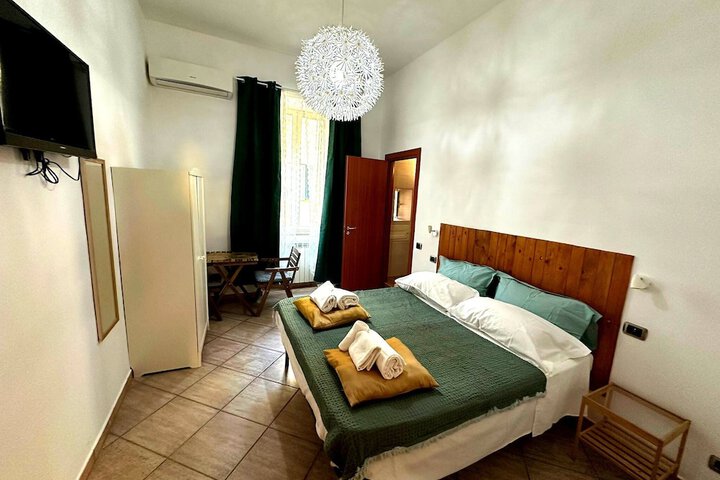 Room 3 of 16