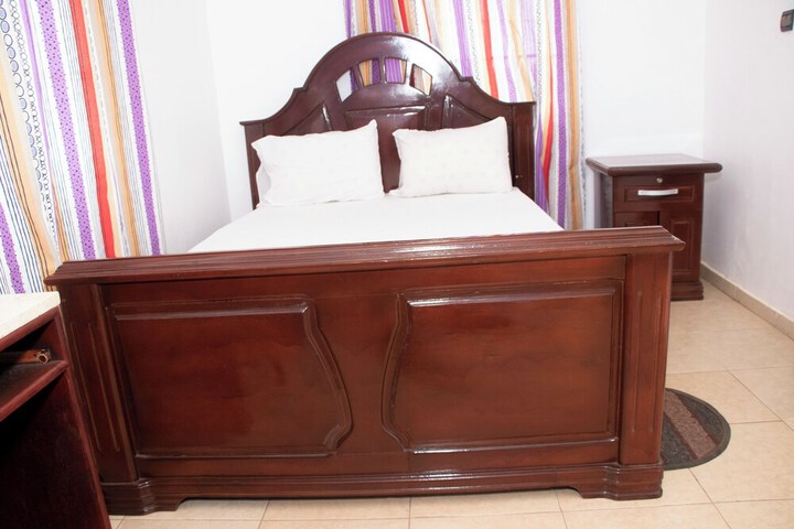 Room 6 of 50
