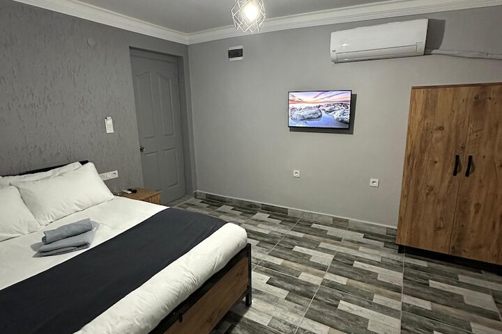 Room 9 of 19