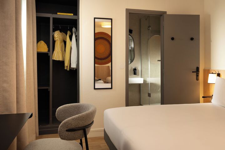 Room 15 of 28