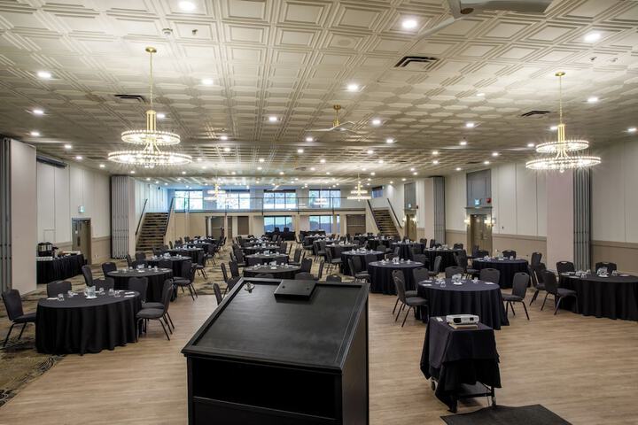 Ballroom/Hall 112 of 152