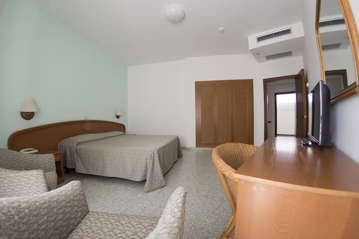 Room 17 of 39