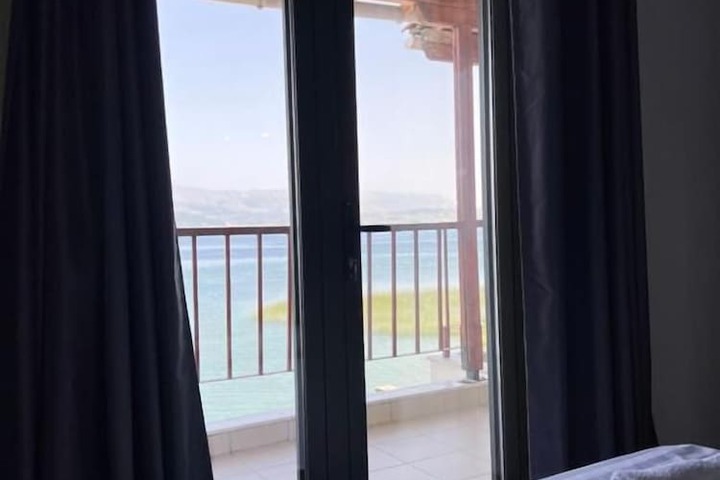 Room 8 of 32